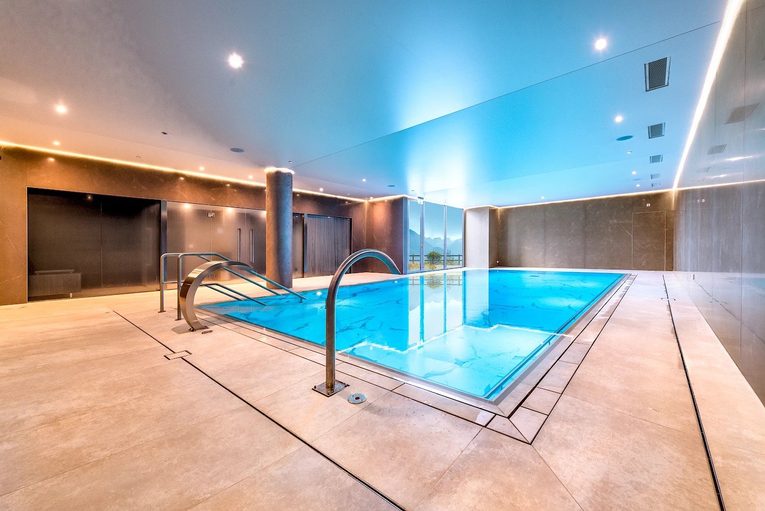 Clinique Valmont, pool
