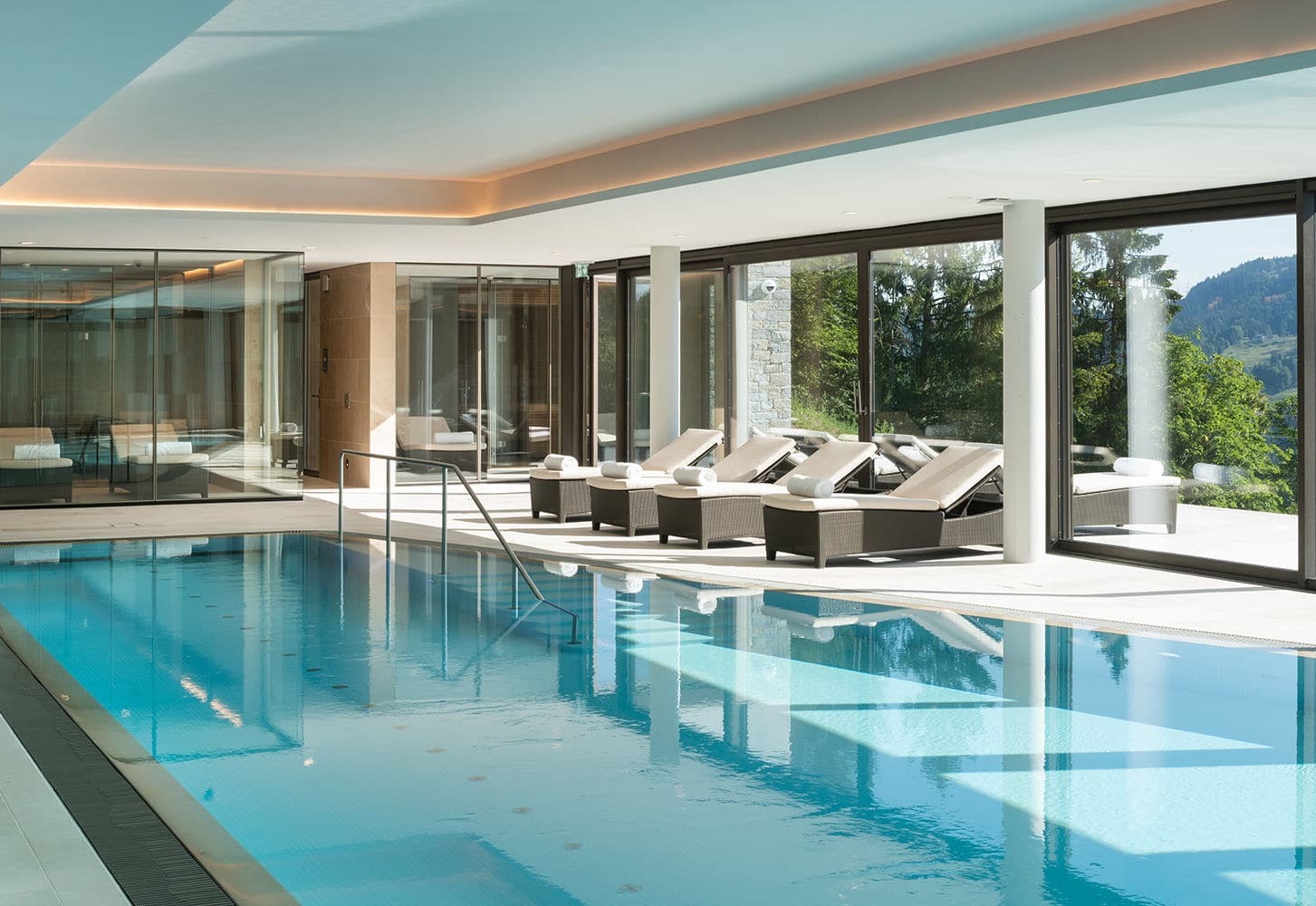lesalpes spa pool side