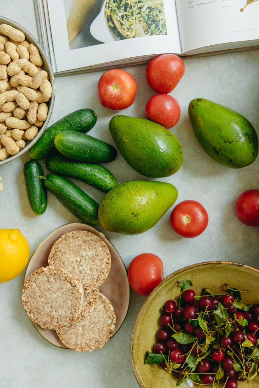 What Is a Nutritionist? How a Nutritionist Differs from a Dietitian